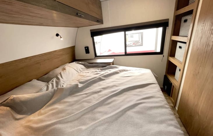 Master Camp King bed