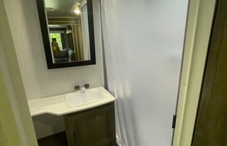 2022 - Sleeps 10! Delivery Available!!