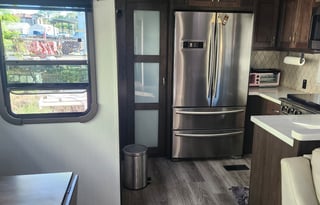 2020 Forest River 5th wheel with washer and dryer
