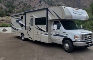 2016 Coachmen RV Leprechaun 320BH Ford 450