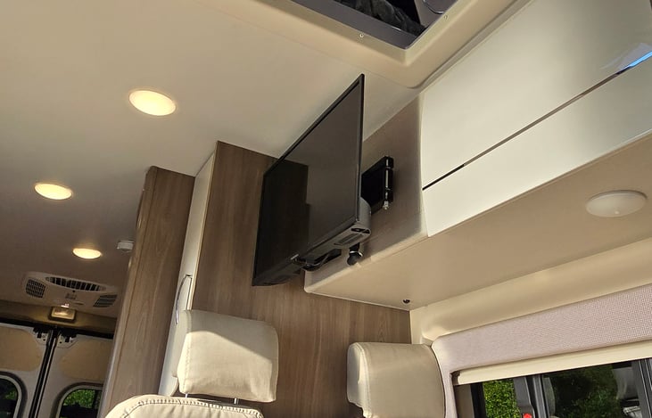 24 inch TV, works with Winegard TV antenna and included DV player.