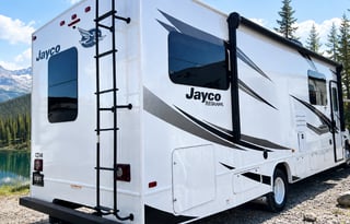 Minty Fresh Redhawk 31F with BUNKS!