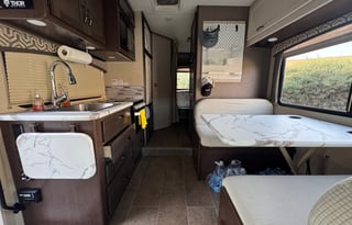 2019 Thor Chateau 22B • Low Miles • Dual Cameras