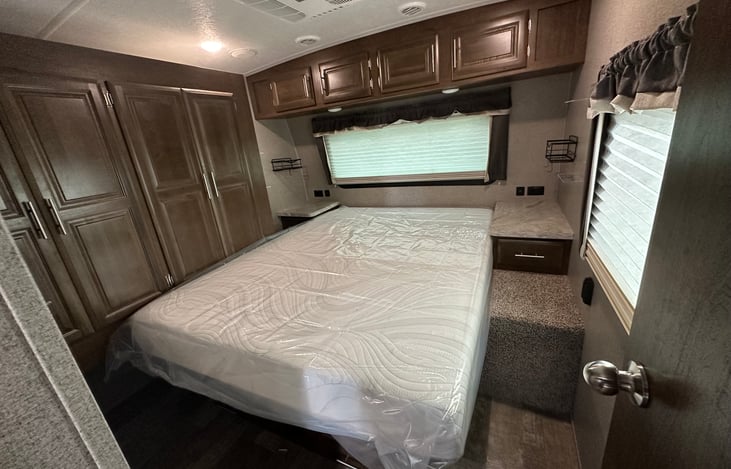 Bedroom- queen bed and clothes storage/closet space