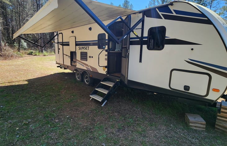 2 entry's and exits front and rear, Massive awning for shade