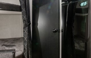 Luxury RV w/patio, Relax - bbq