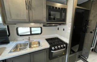 2022 Leprechaun 319MB Ford 450