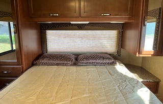 2015 Thor Freedom Elite 28’ Motorhome, Low Mileage