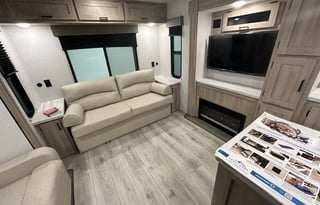 2024 EAST TO WEST Della Terra 292MK