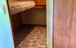 Luxe Galore! Newer, Ultra Clean! Spacious Bunks!