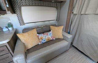 Family Getaway Ready – 2018 Jayco Greyhawk for 8