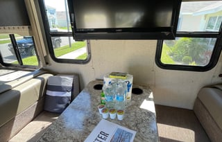 2017 Class C Thor Four Winds - WIFI included