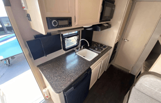 2018 Winnebago Minnie Winnie 22M