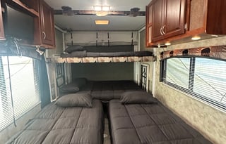 Cozy Family Toy Hauler (sleeps 8)