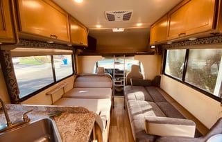 Arie's 2019 Thor Four Winds 29 foot C class