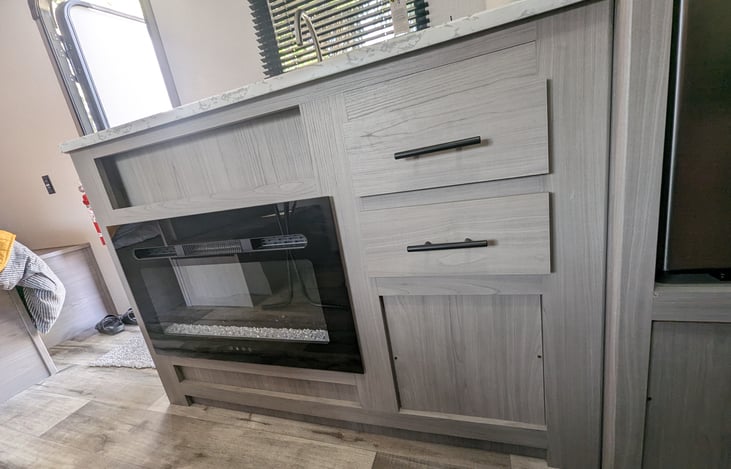 Electric fireplace with color, brightness and temperature settings (must be connected to power to use both heating and cooling - AC sources).