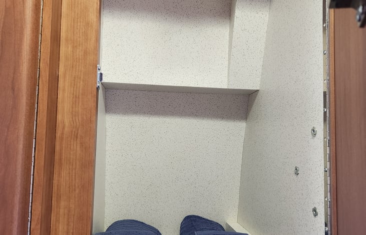 Towels/washcloths & clothing storage