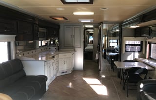 Class A Monaco  41' 4 Slides Diesel  Easy to Drive