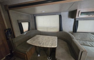 ALL SEASON-2019 Coachmen Legacy Edition Sleeps 10!