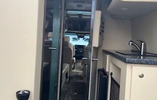 Luxe Cruiser (Ghost Edition 24ft)