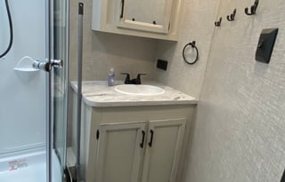 Impressive Family favorite RV! 3 slides 3 TV’s