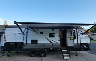 Olympia 26BHS Camper: Your Gateway to Adventure!