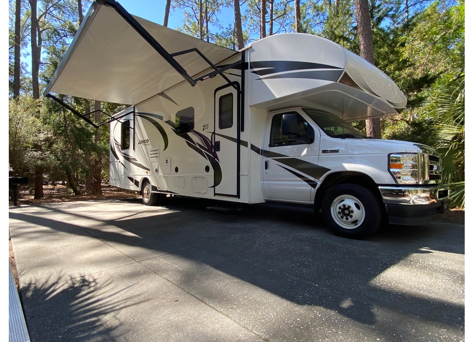 Class C Motor Home rentals in Tavares