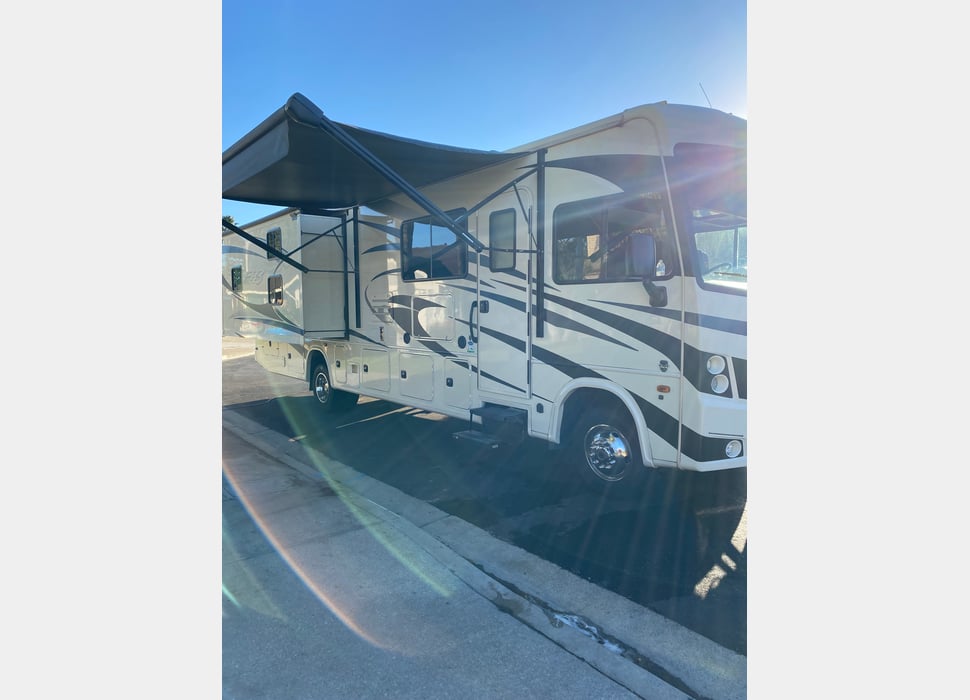 Class A Motor Home rentals in Lake Balboa