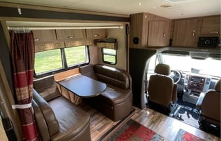 Luxury & Efficiency: Dynamax Isata 3 (Diesel)