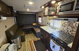 Gray Wolf Adventure Den Toy hauler