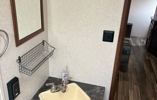 Spacious 28’ Camper – Perfect Family Getaway!