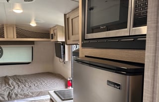 Travel Trailer (2021)  - 19 feet - sleeps 5