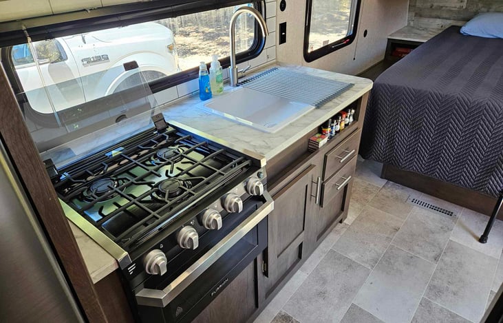 Gas cook top with oven.
