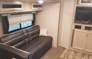 Greg and Sarah's Family Friendly Camper w/Roku TV