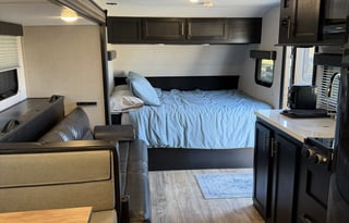 The Wandering Wolf 23 ft Black Label