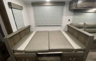 2020 EAST TO WEST Memories & and relaxation RV