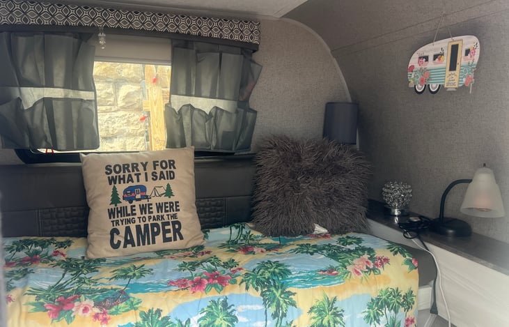 1 bedroom with AC heat and TV antenna also a portable pack a Potti, outdoor shower.