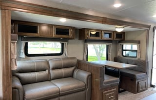 Beautiful Forest River 23FL, Sleeps 8, Open Layout