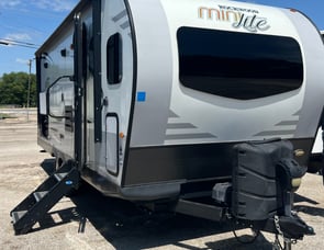Forest River RV Rockwood Mini Lite 2506S
