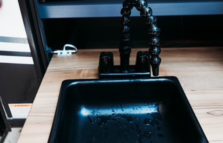 Outdoor kitchen sink