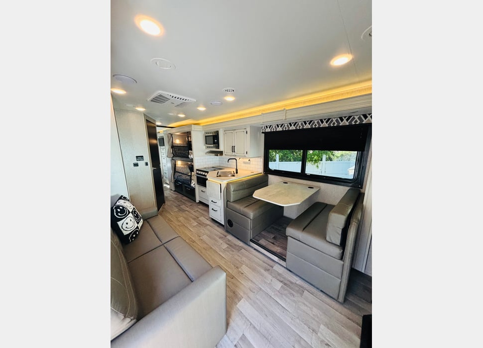 Class C Motor Home rentals in Temecula