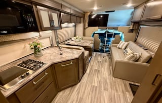 Thor Motor Coach Four Winds 31EV ***Bunk Beds***