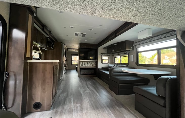 Dinette drops down into a bed 
Sofa with sleeper