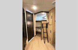 Bunkhouse RV Rental | Sleeps 8 | Outdoor Kitchen