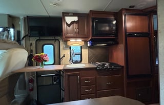 Easy to Drive Class A – 2015 Thor Vegas 24.1