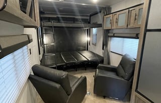 2021 34 FT Toy Hualer