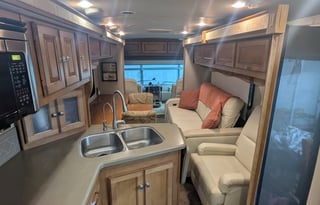 2014 Itasca Sunova 33c - Comfort and Space
