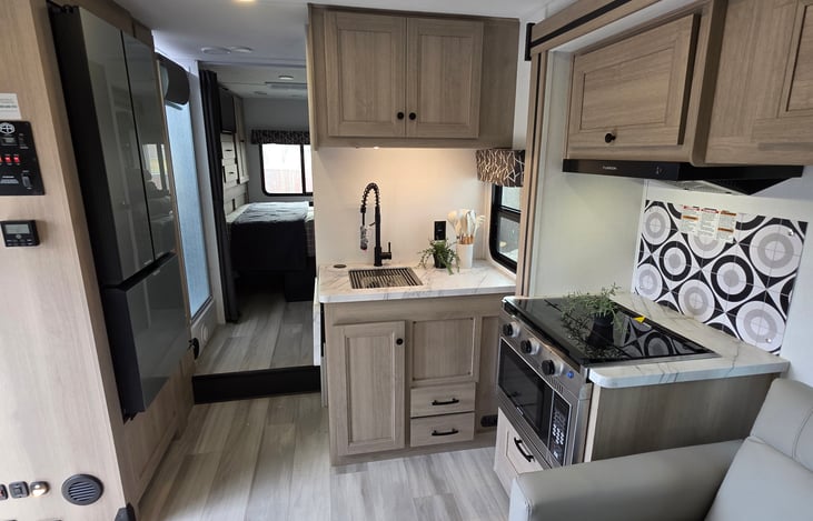 Fully equipped Kitchen with flip up counter extension on the left