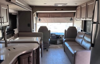 2021 Thor Palazzo 33.5 Diesel Pusher w/ Bunk Beds