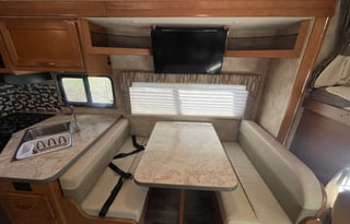 2019 Winnebago Minnie Winnie 31G Bunkhouse